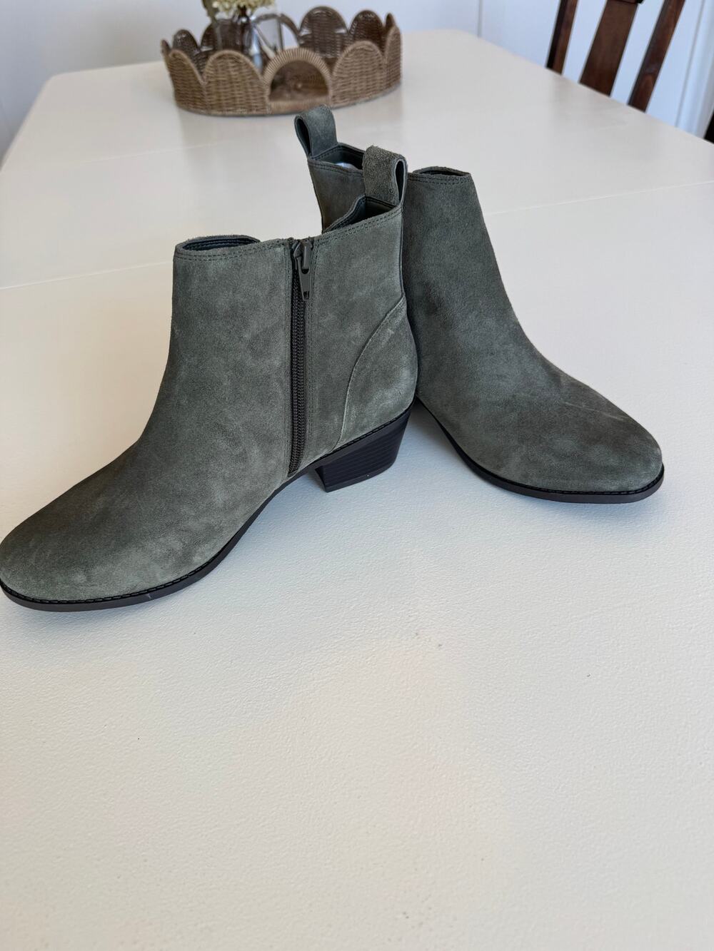 Vionic NWOB Roseland Suede Booties Water-Repellent Olive Size 9 Pull On Zipper